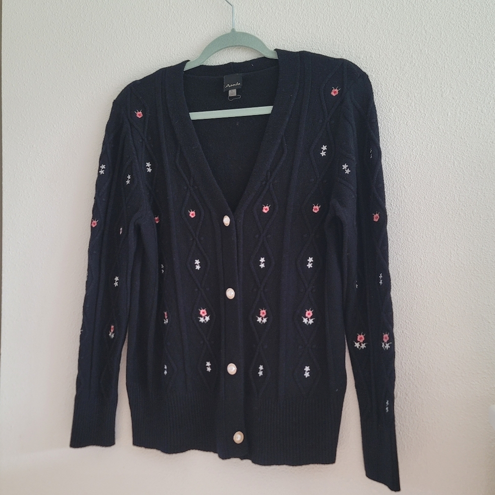 Chic Black Cardigan with Embroidered Flowers Floral Accents